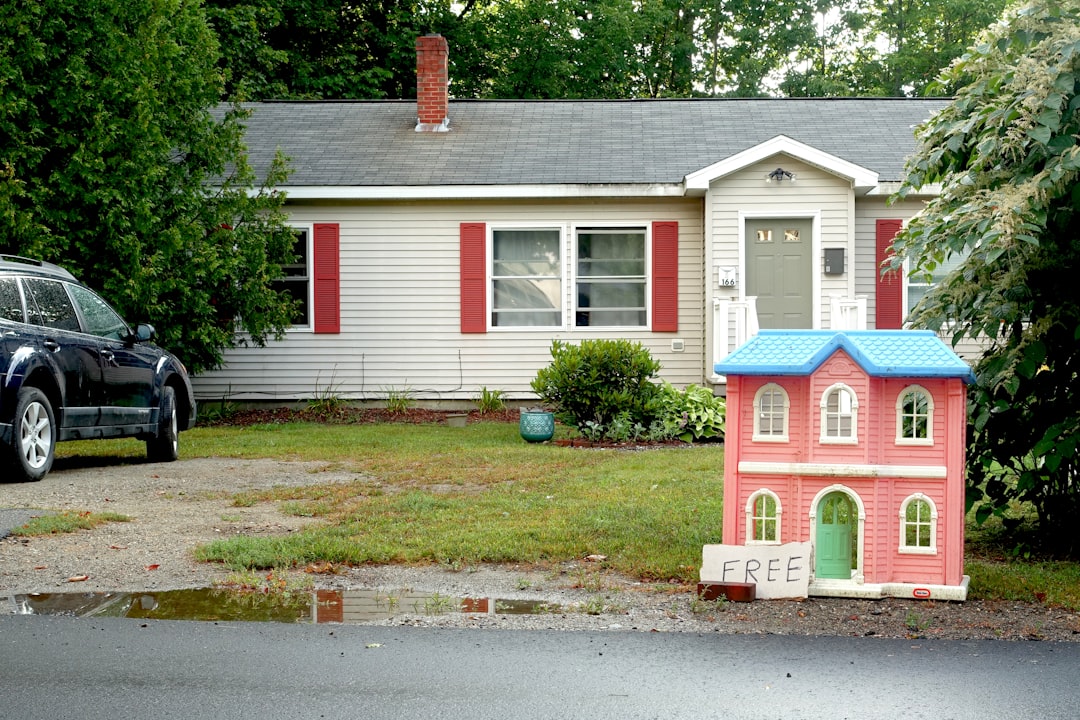 Resale Problems: Hard to Move On (image credits: unsplash)