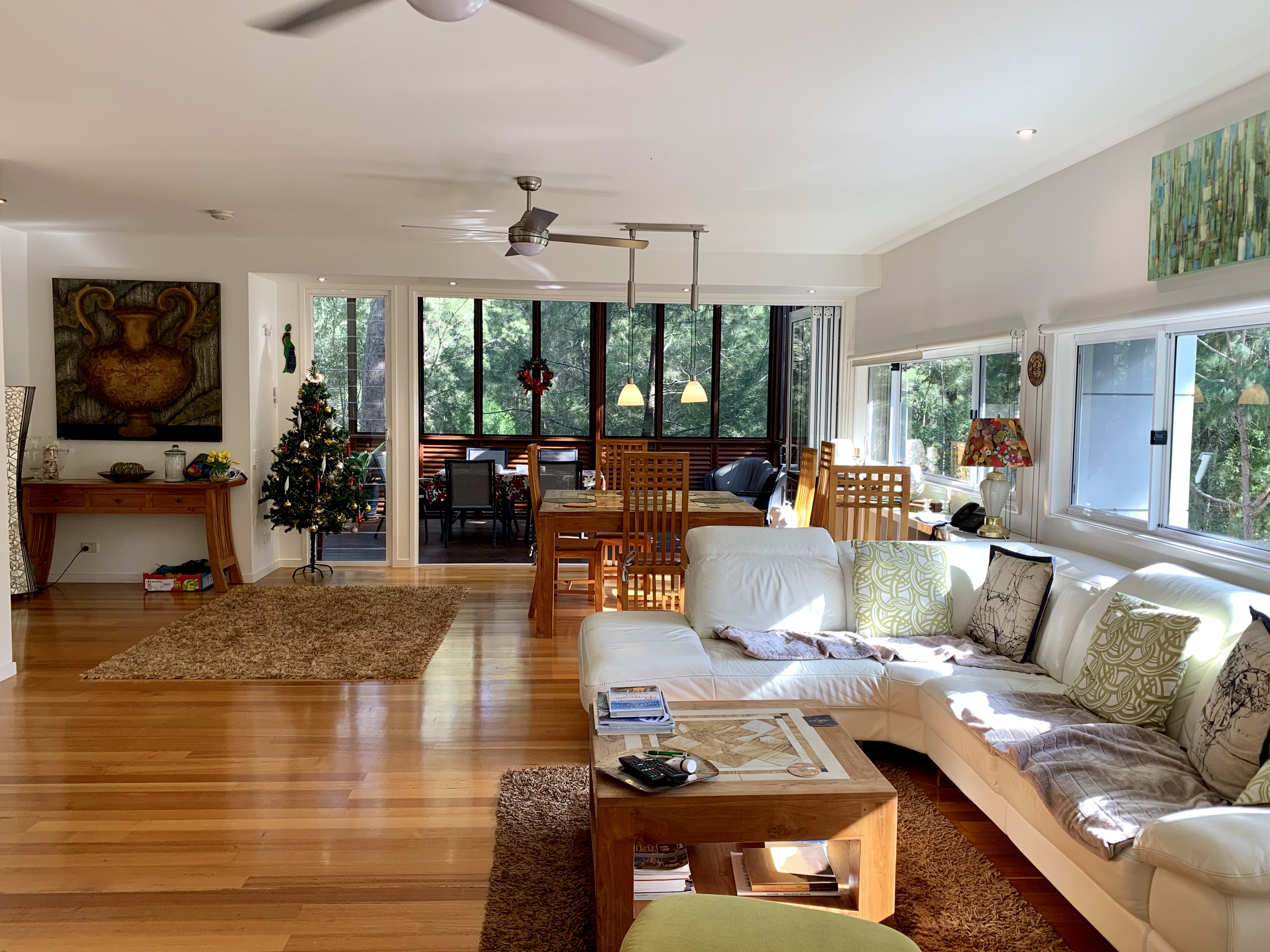 High Ceilings and Open Spaces (image credits: wikimedia)