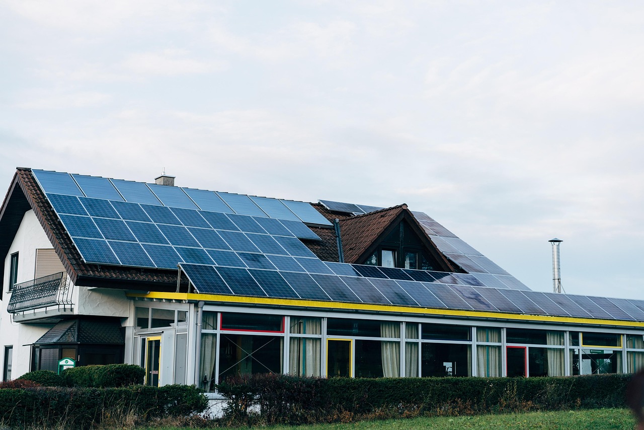 Cheap Energy & Construction Practices (image credits: pixabay)