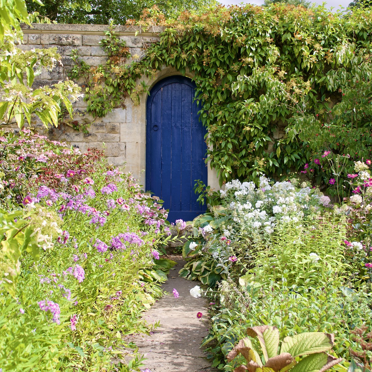 Secret Garden Rooms (image credits: pixabay)