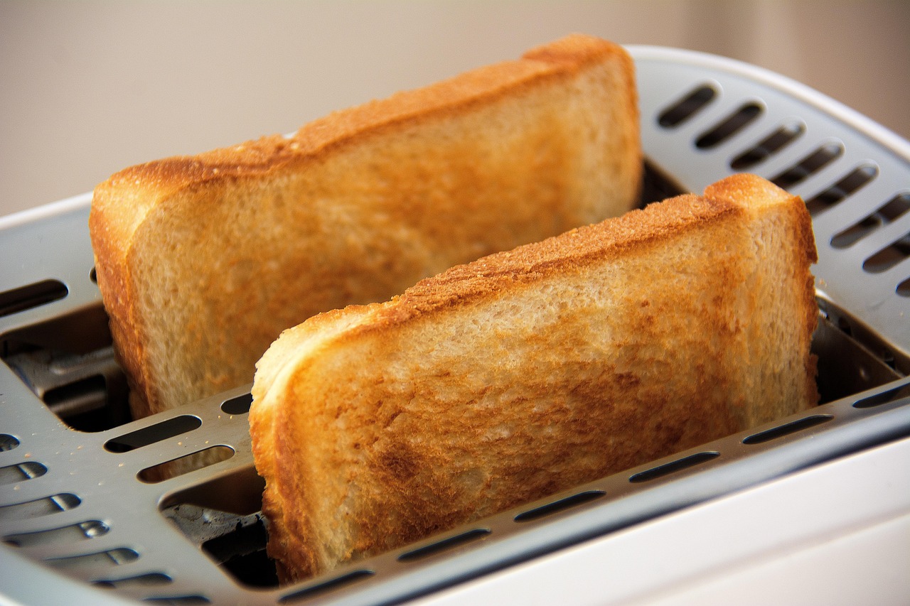 The Toast That Almost Burned Down Maple Street (image credits: pixabay)