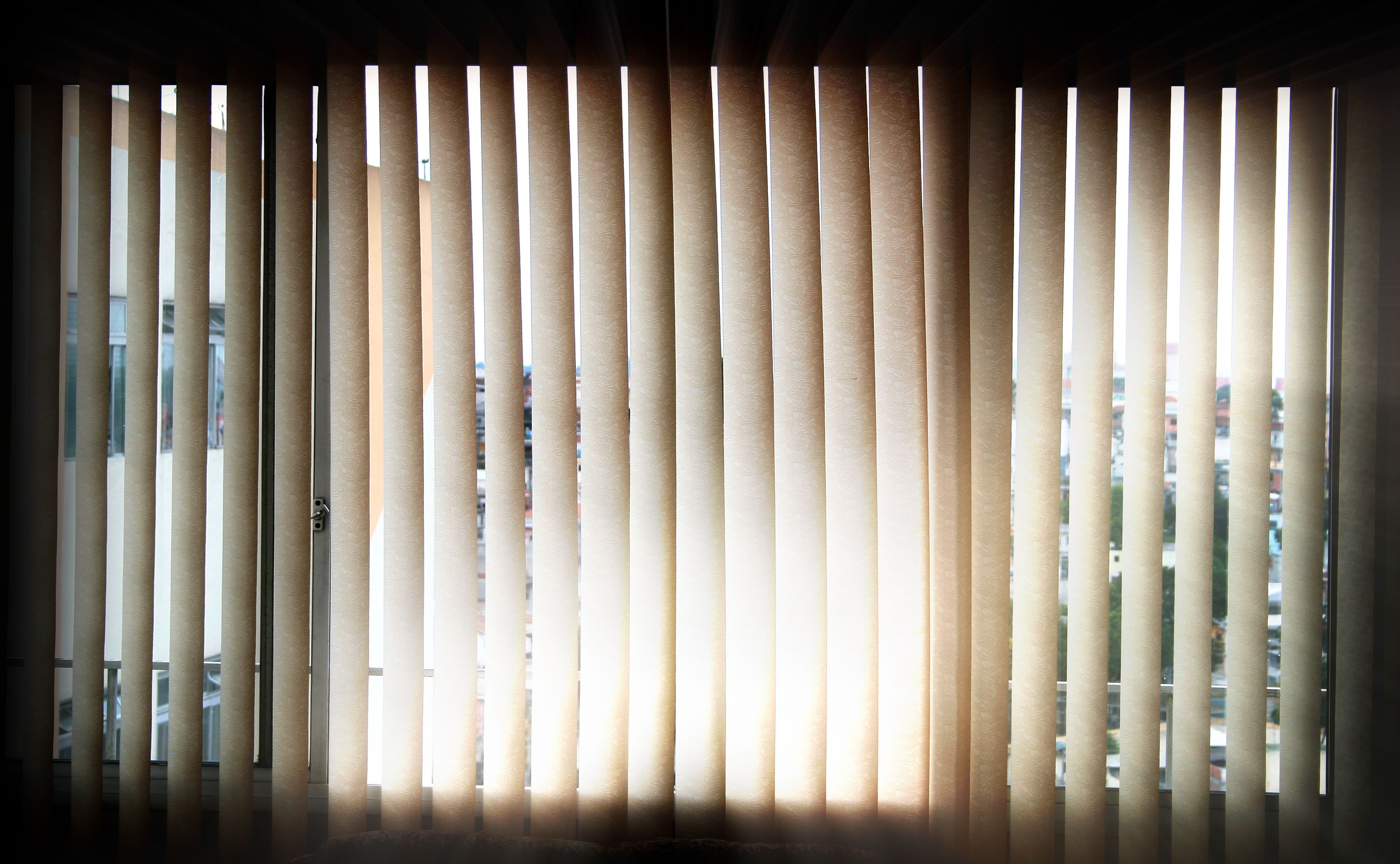 Heavy Window Treatments (image credits: wikimedia)