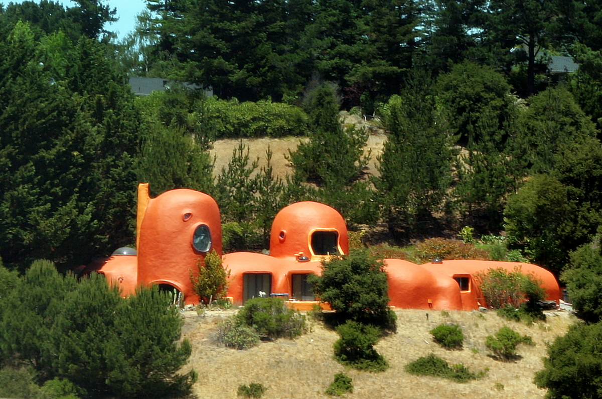 Flintstone Fantasy Homes (image credits: wikimedia)