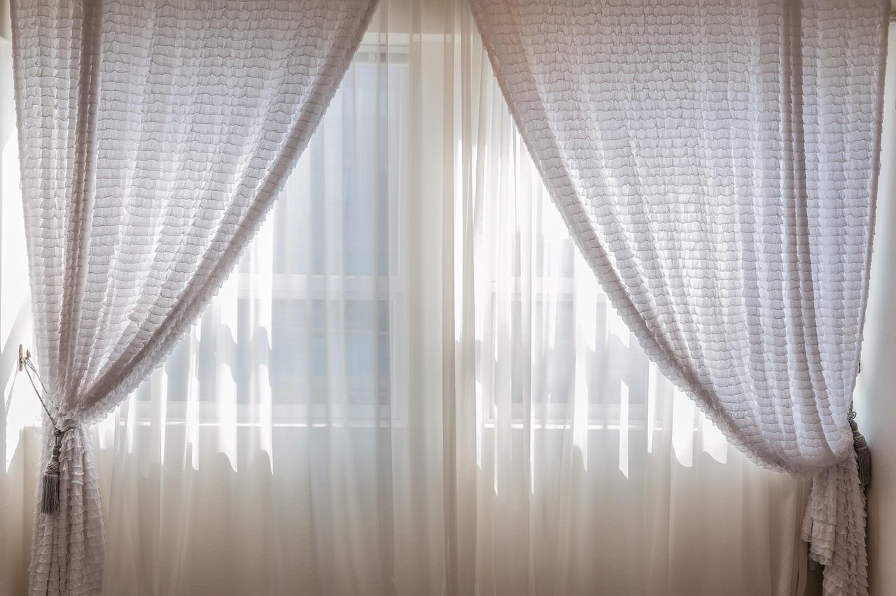Curtains That Soften the Space (image credits: pixabay)