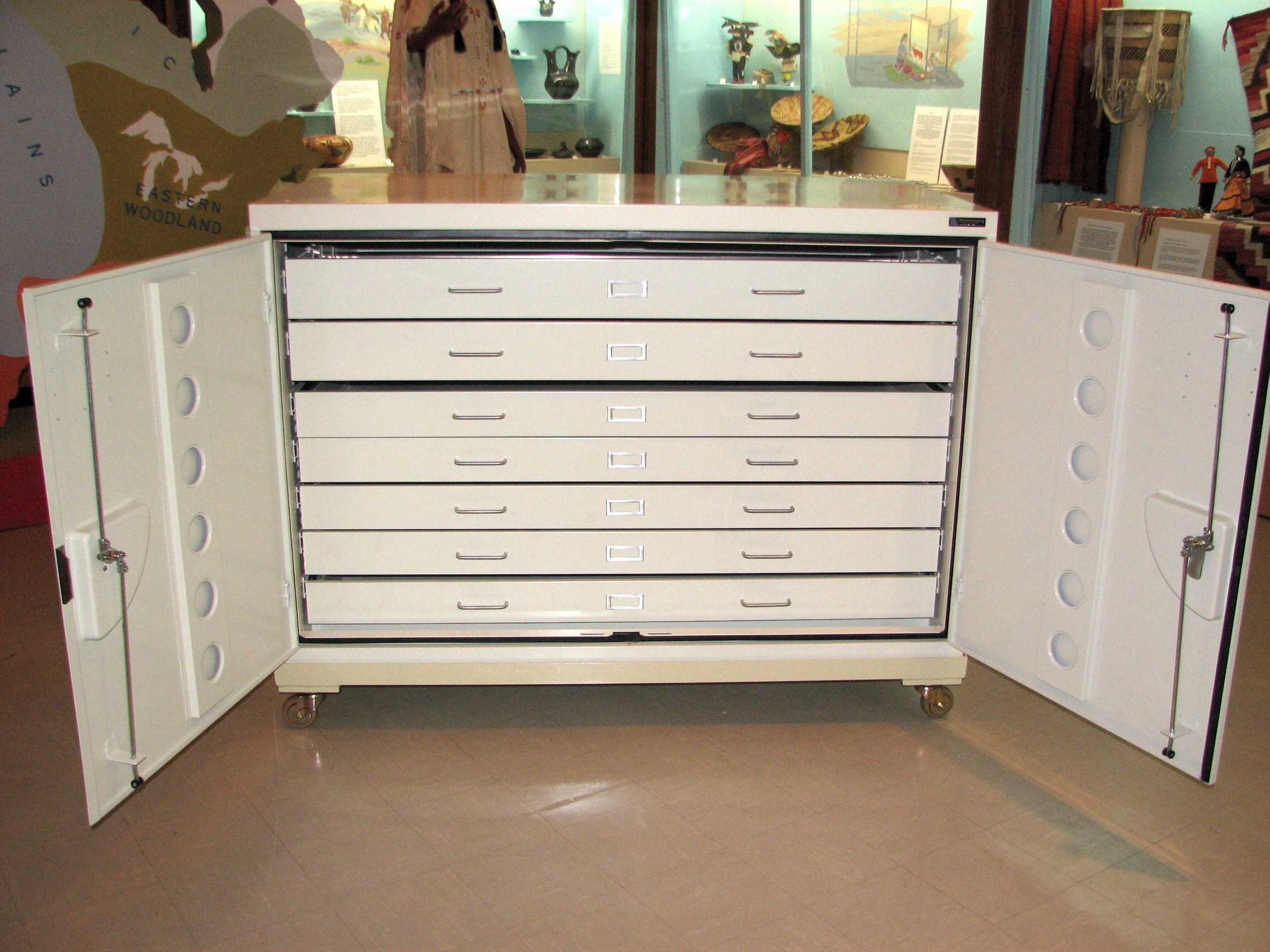 Kitchen Toe-Kick Drawers (image credits: wikimedia)