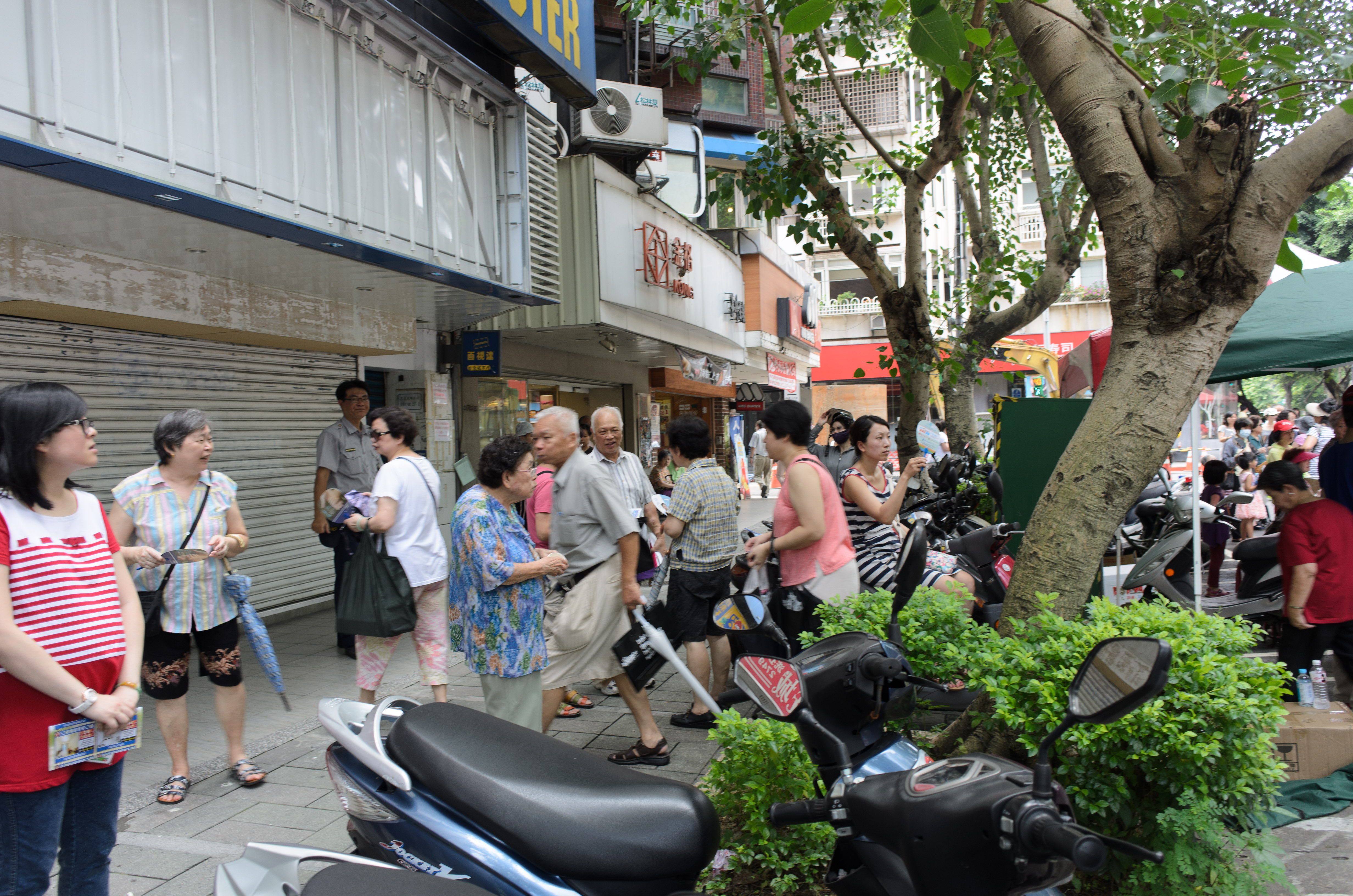 Creating Regular Touchpoints (image credits: wikimedia)