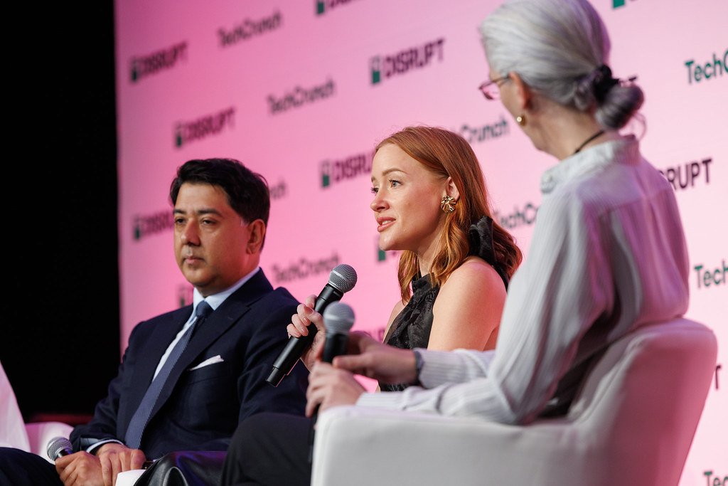 How Companies Respond to AI Mistakes (image credits: flickr)