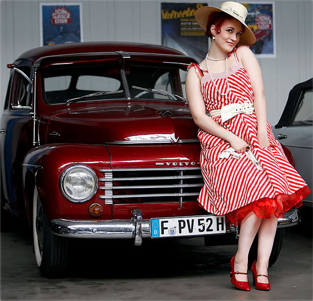 Vintage Clothing and Accessories (image credits: wikimedia)