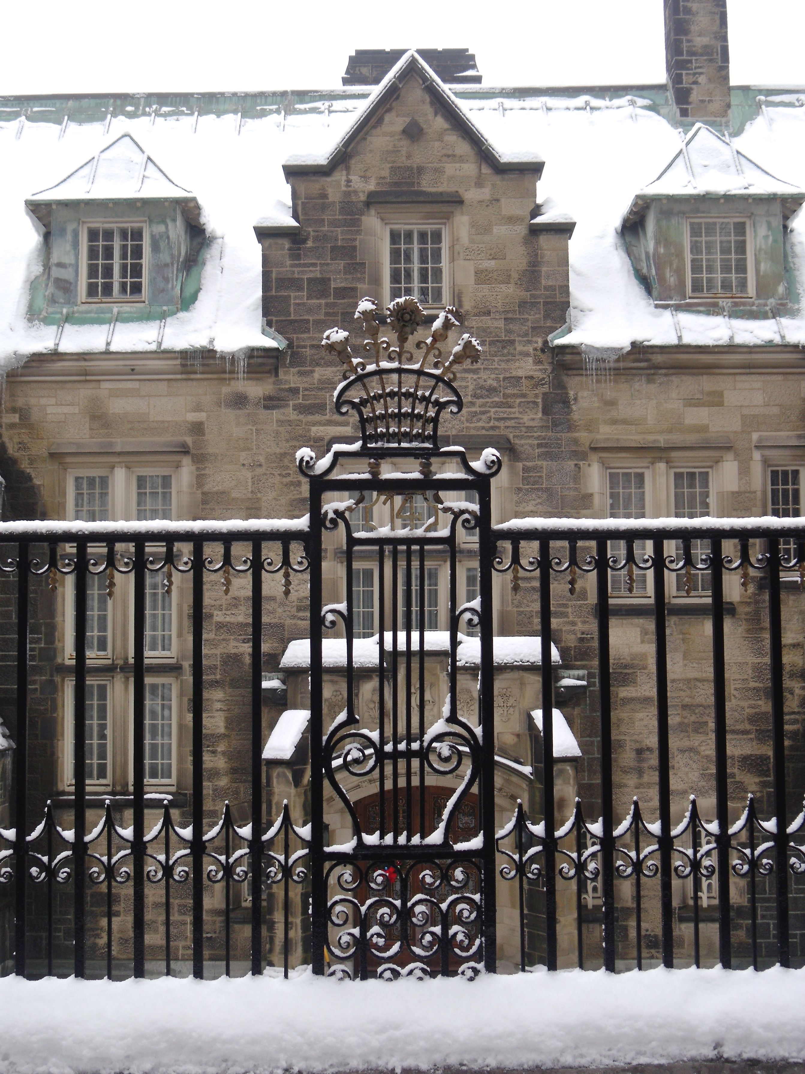 The Technology Revolution Making Fences Smarter But Scarier (image credits: wikimedia)