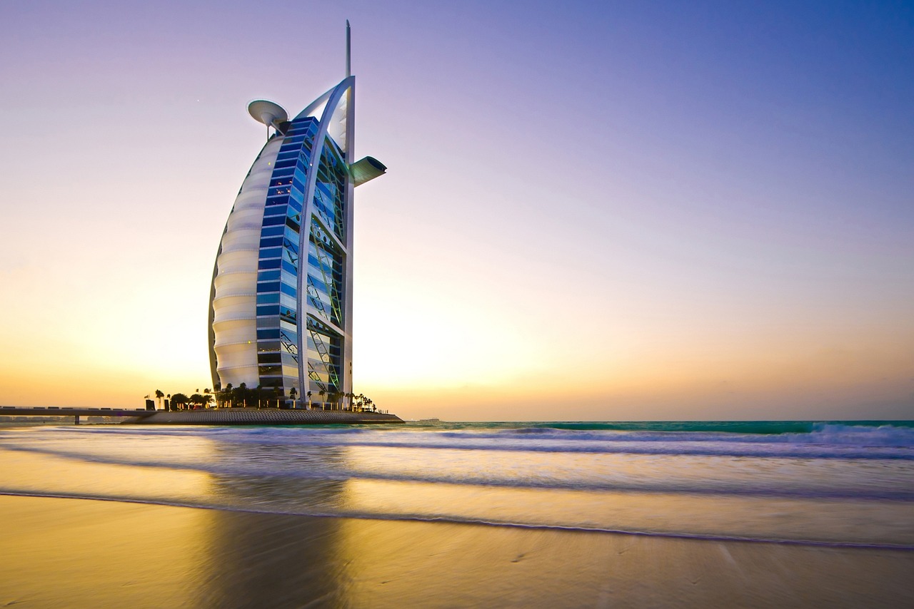 The Al Bahar Towers: A Modern Marvel (image credits: pixabay)