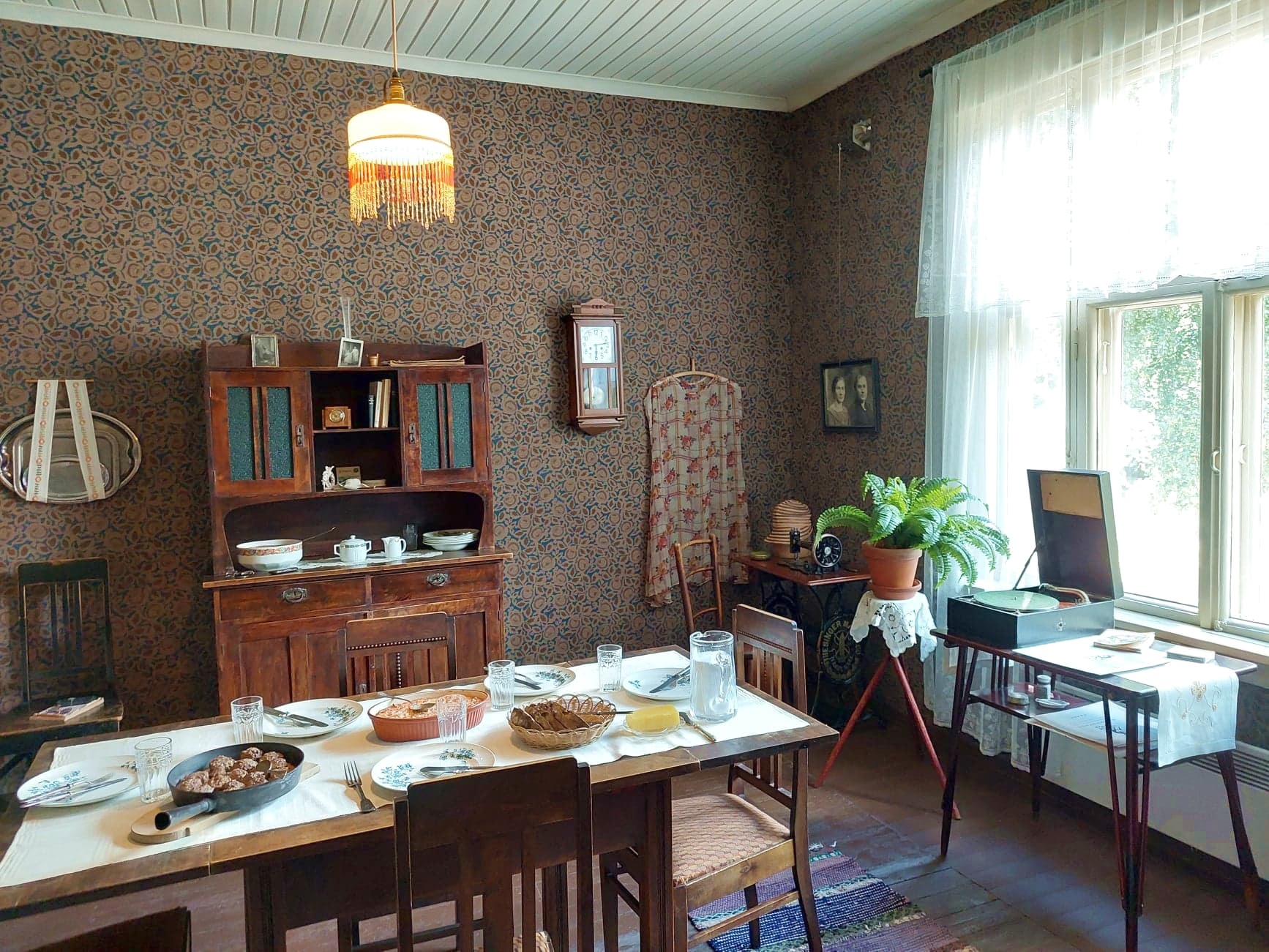 Changing Family Dynamics (image credits: wikimedia)