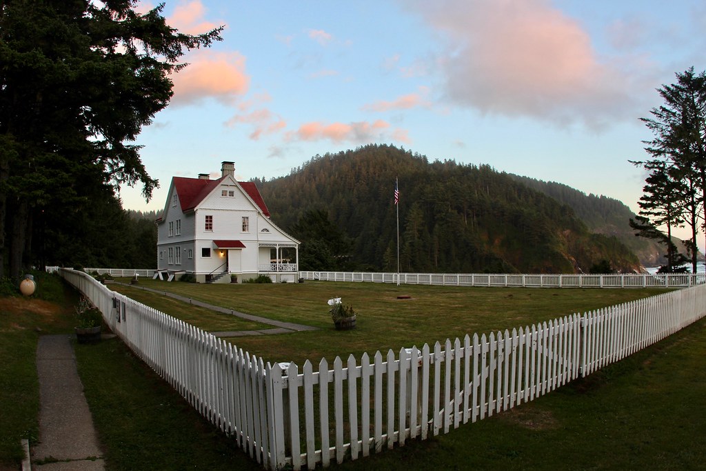 Fence Wars: The Legal Nightmares Breaking Up Neighborhoods (image credits: flickr)