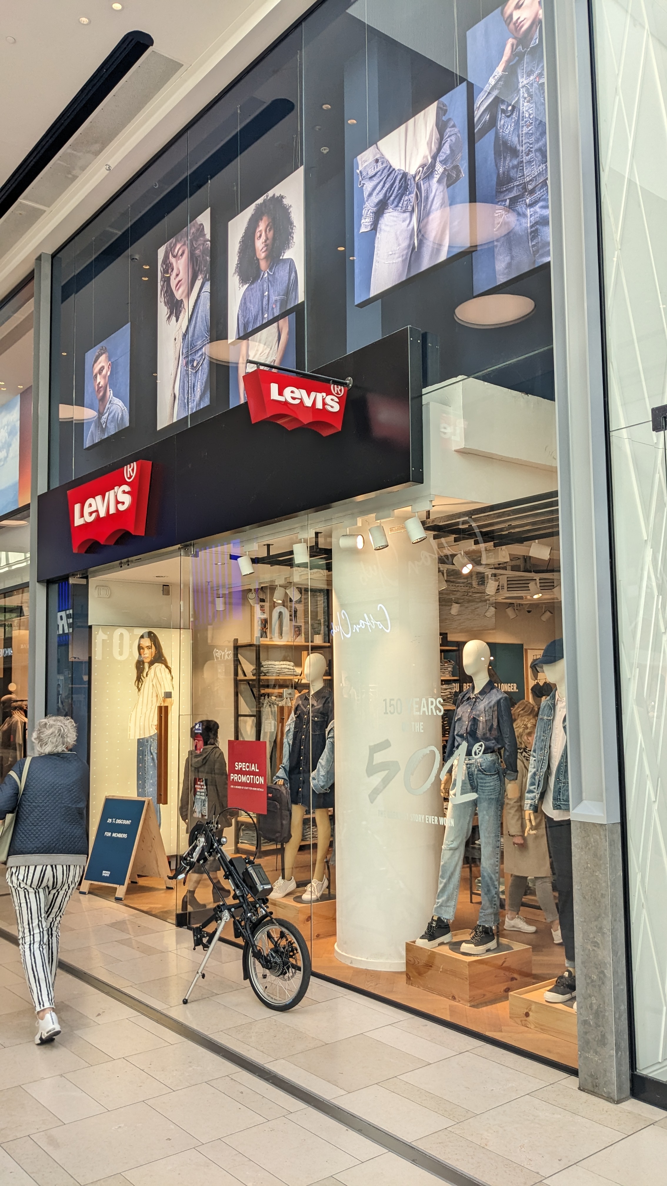 Levi Strauss & Co. Fears Higher Denim Prices (image credits: wikimedia)
