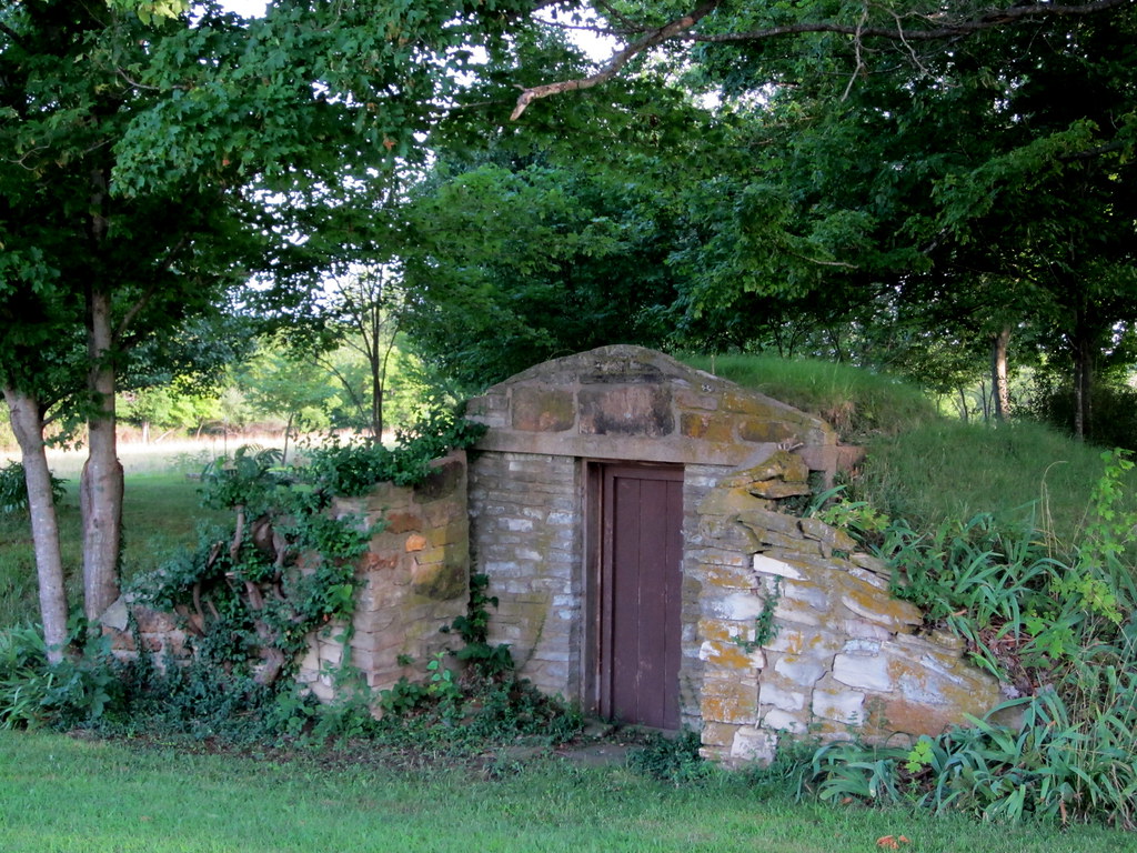 Outdoor Root Cellars and Food Storage (image credits: flickr)
