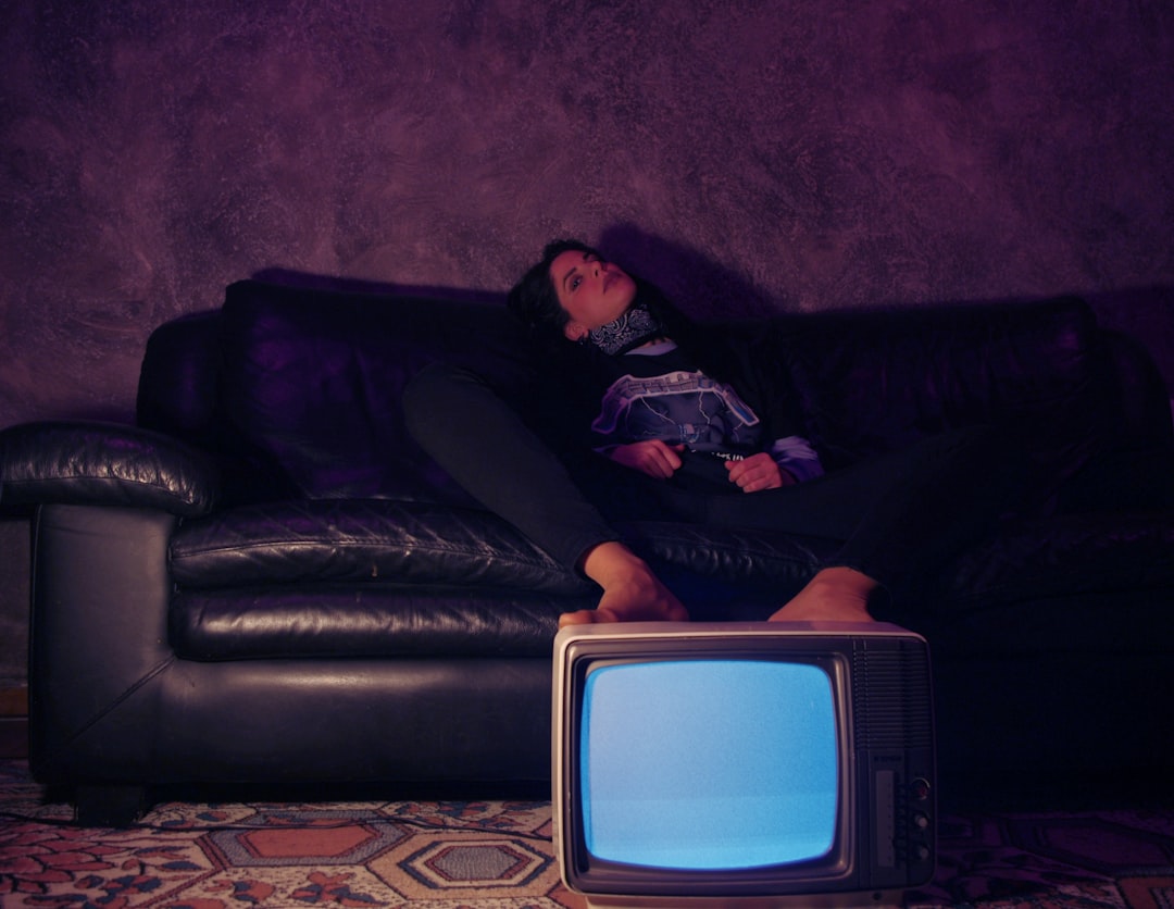 Background TV During Sleep Creates Mental Chaos (image credits: unsplash)
