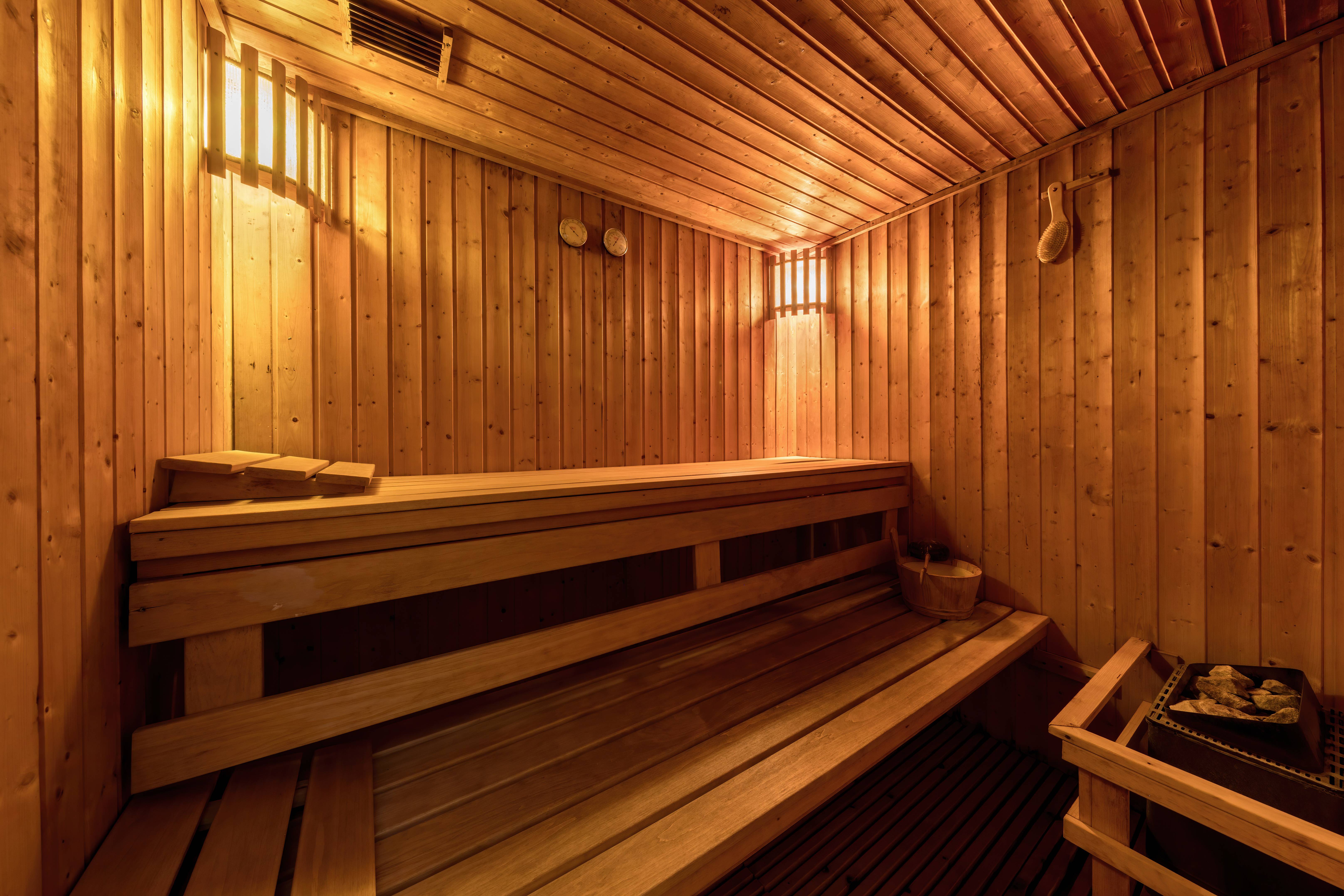 Saunas and Steam Rooms (image credits: wikimedia)