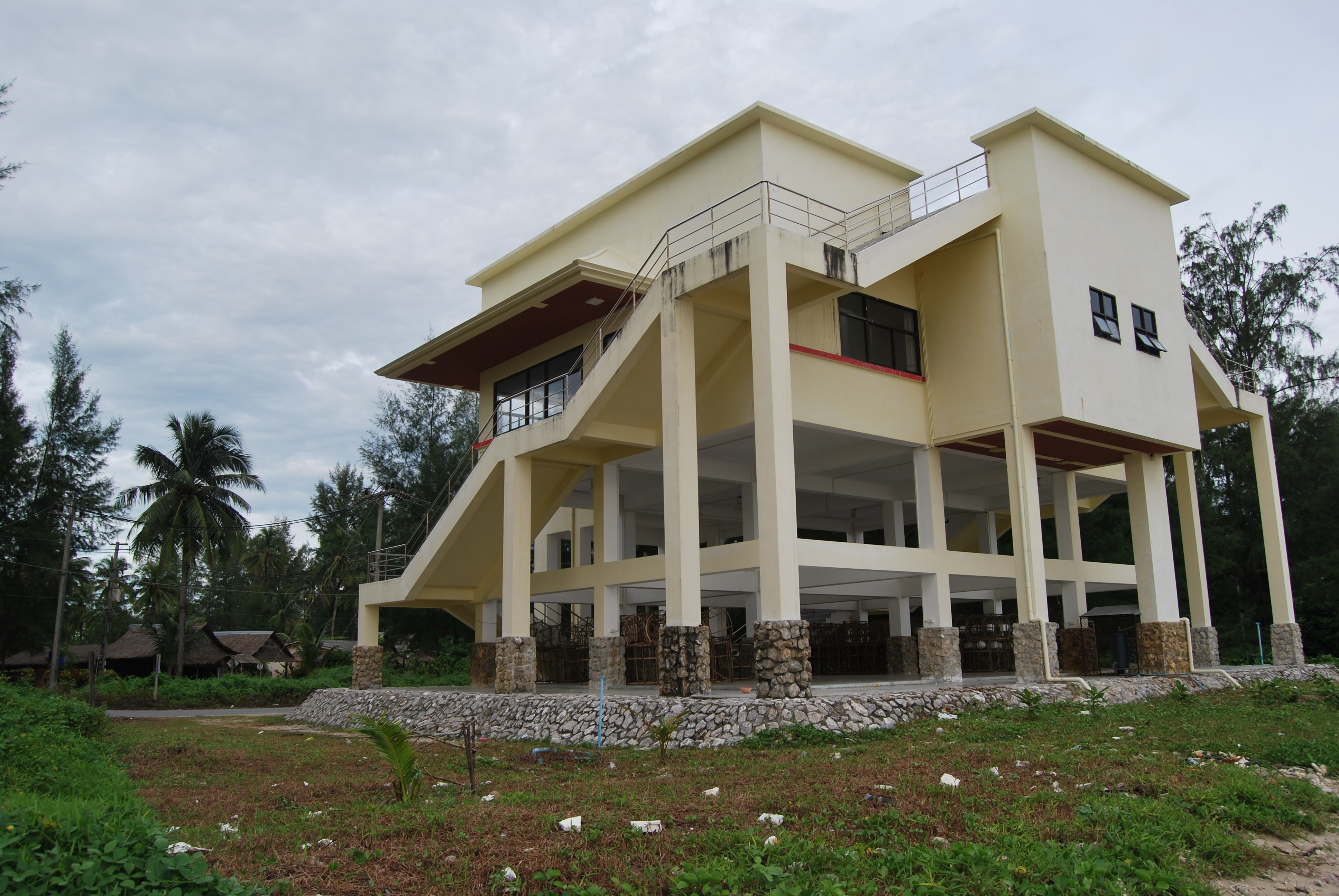 2. Key Features of a Survival Home (image credits: wikimedia)
