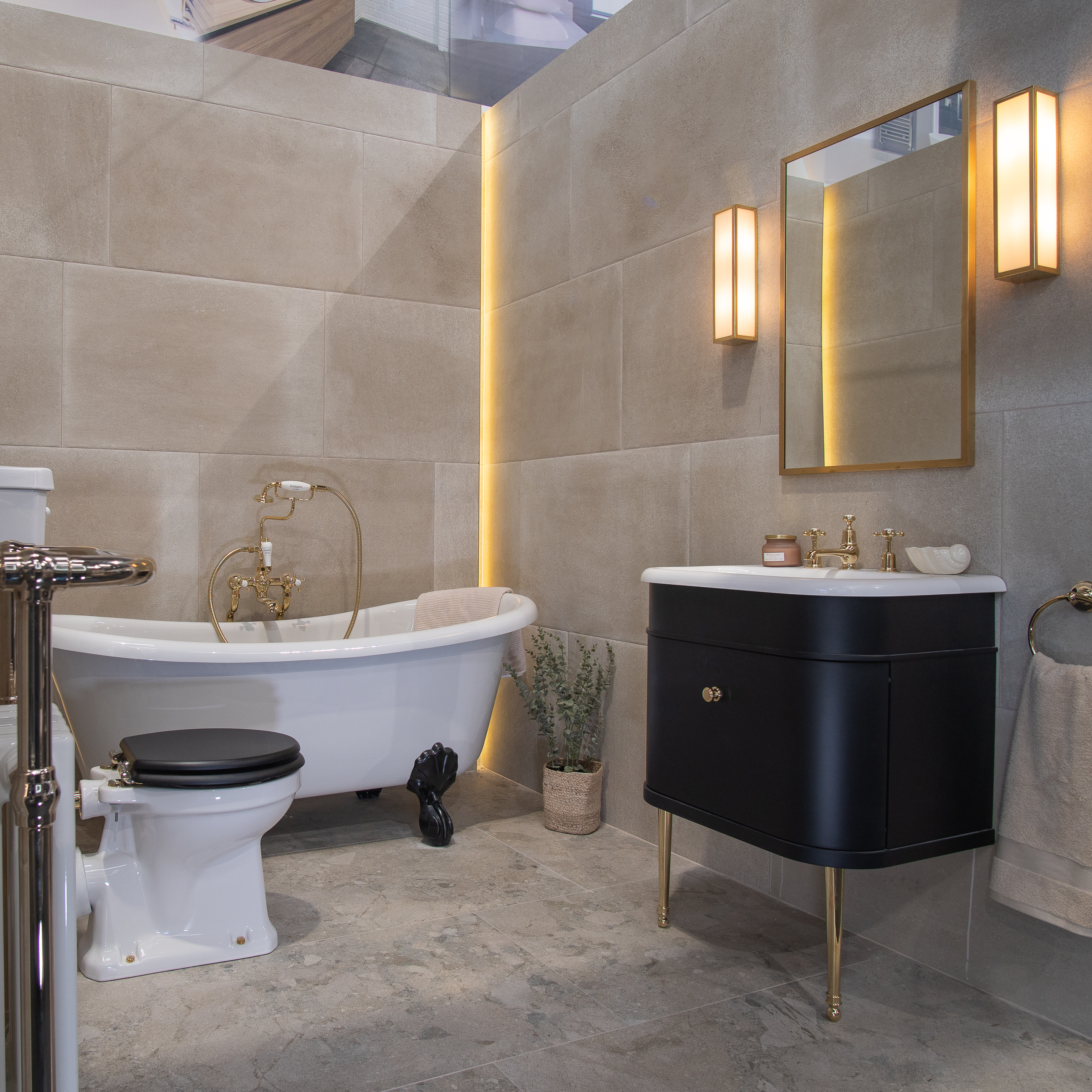 Jack-and-Jill Bathrooms Lose Traction (image credits: wikimedia)