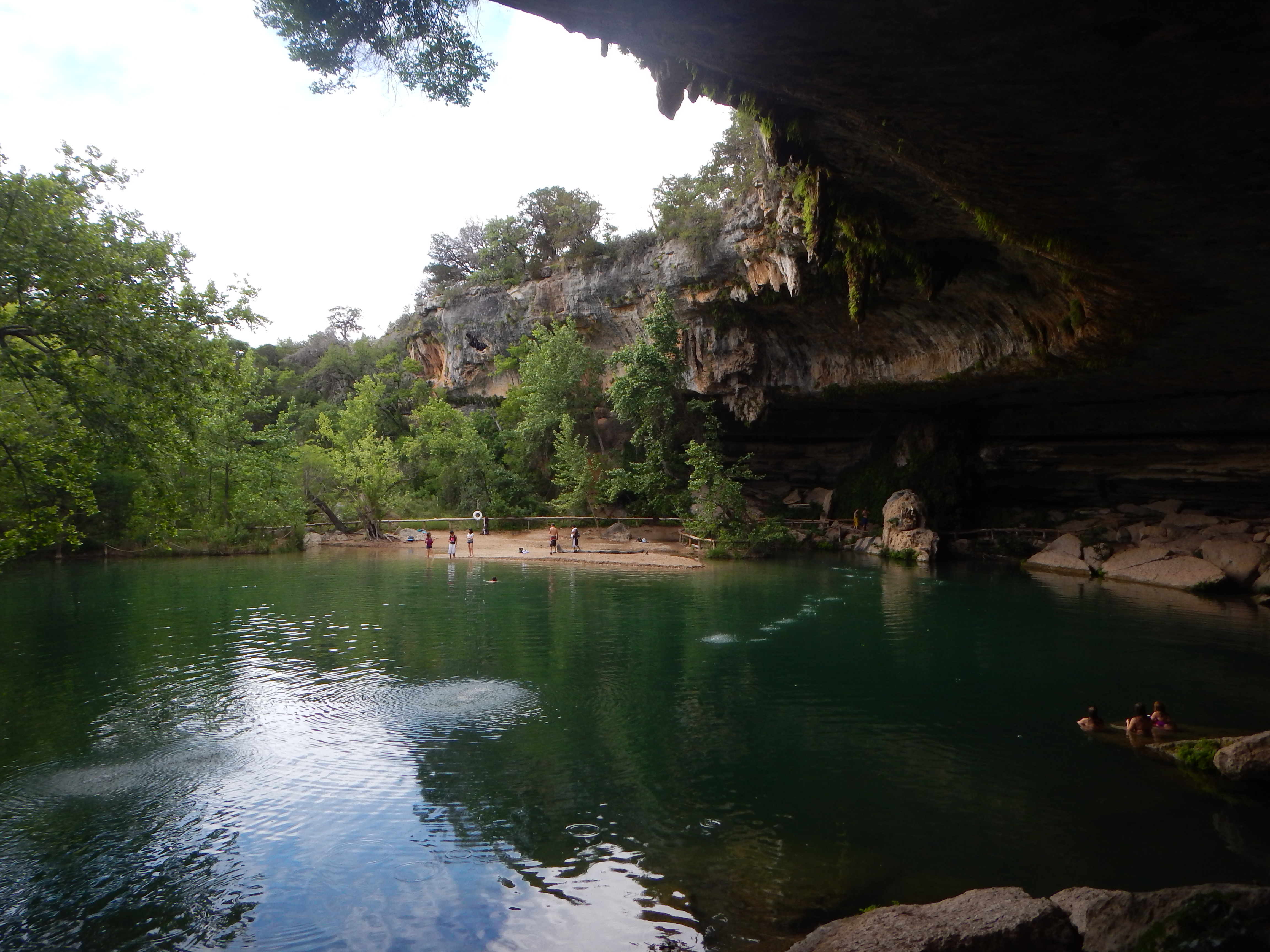 Grotto Pools: A Touch of Fantasy (image credits: wikimedia)