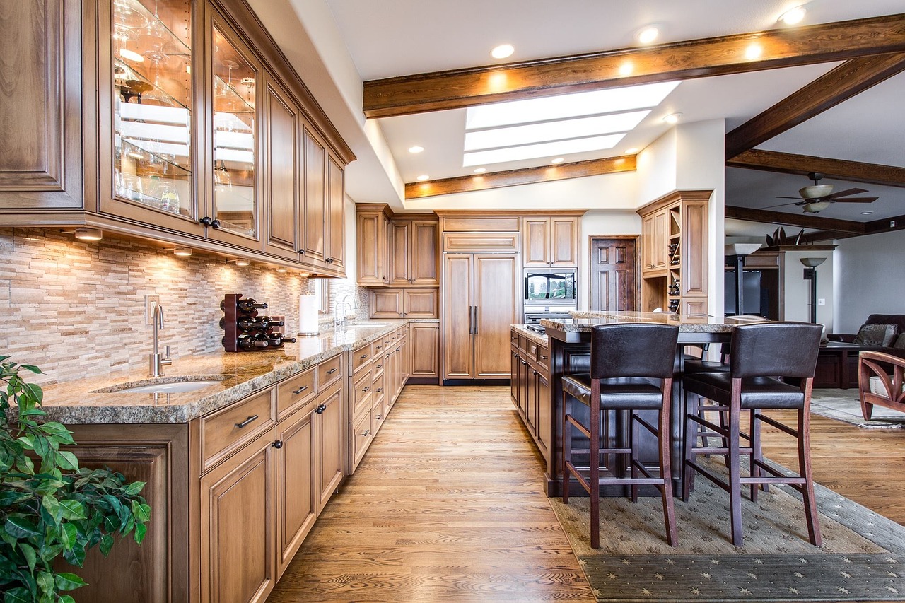 The Importance of Lighting in Luxury Kitchens (image credits: pixabay)