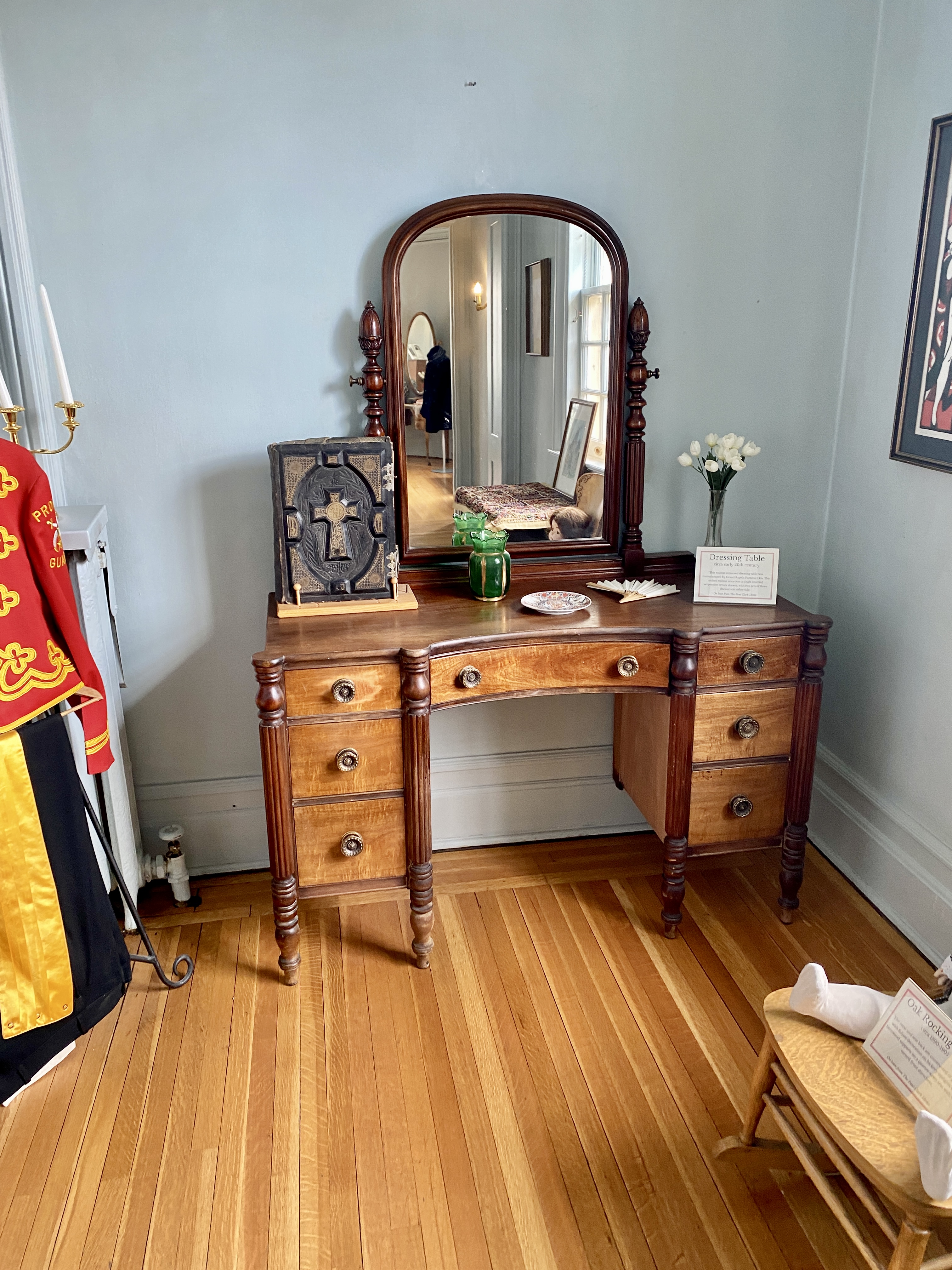 The Curved Flow (image credits: wikimedia)