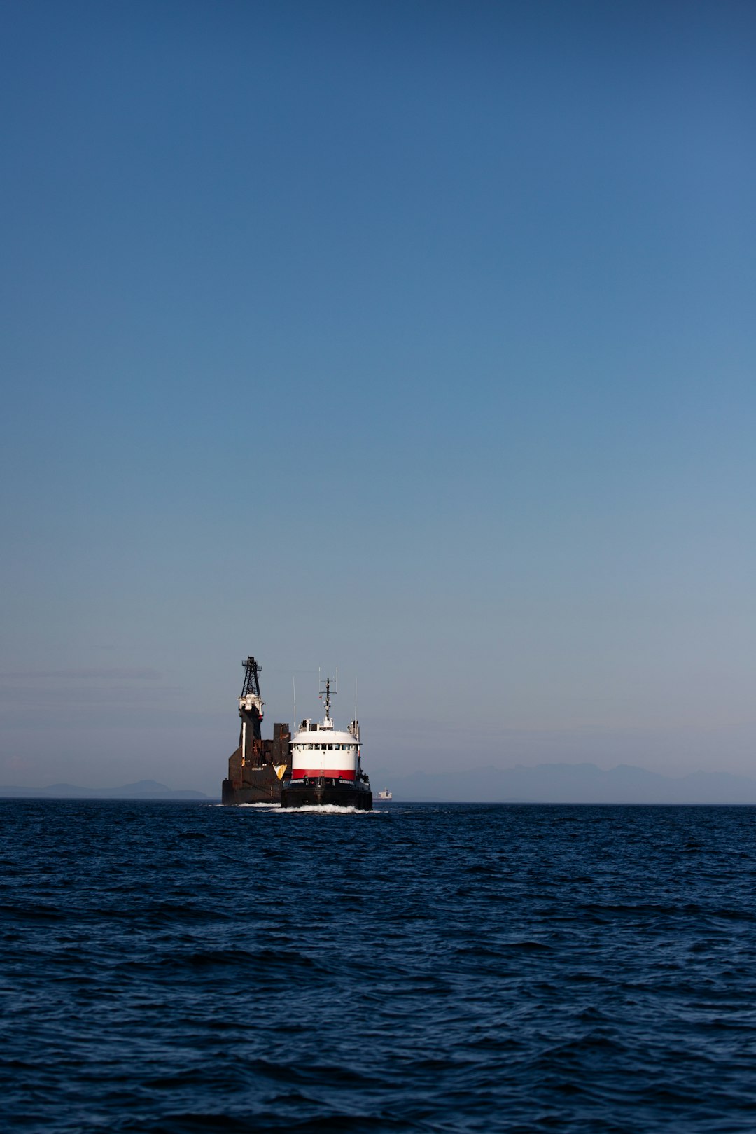 Innovative Use of Water as a Foundation (image credits: unsplash)