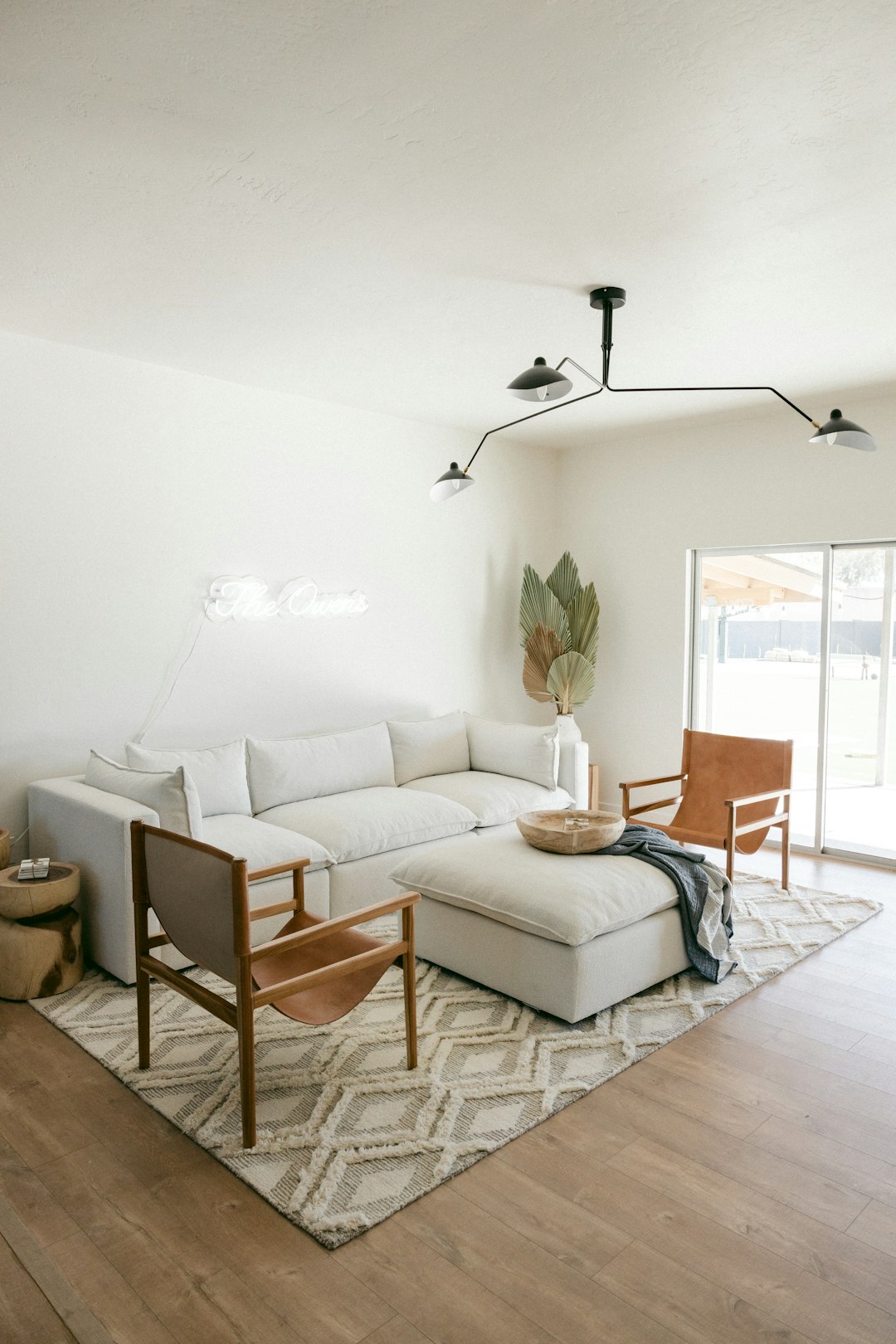 All-White or Gray Minimalist Interiors (image credits: unsplash)