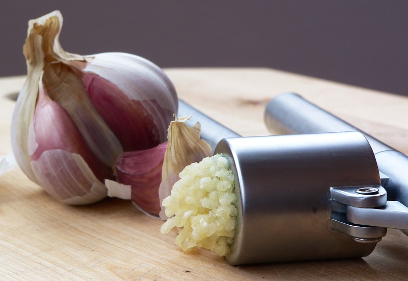 Garlic Press: Mince Garlic Without the Mess (image credits: wikimedia)