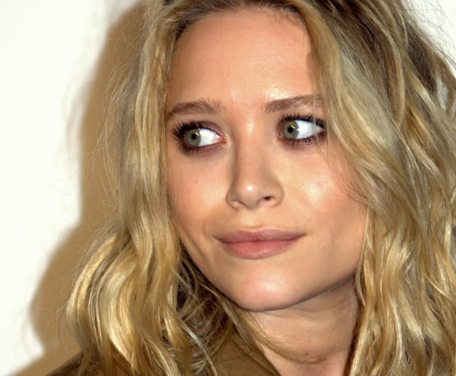 7. Mary-Kate and Ashley Olsen (Image Credits: Wikimedia)