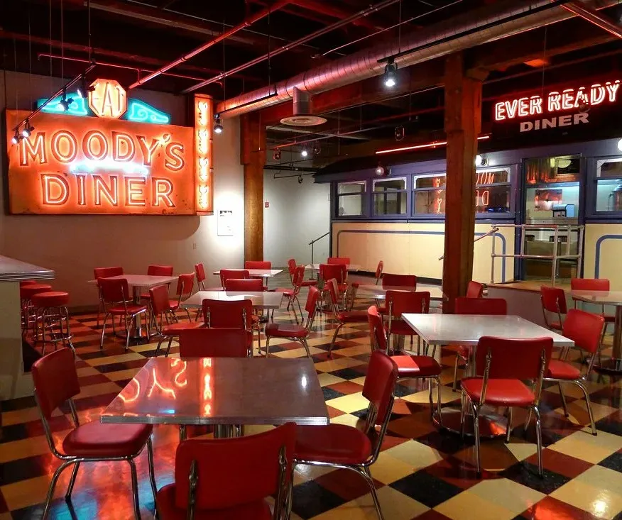 The Peppermill Fireside Lounge: Neon, Fire, and Pure Retro Magic (Lori L. Stalteri, Flickr, CC BY 2.0)