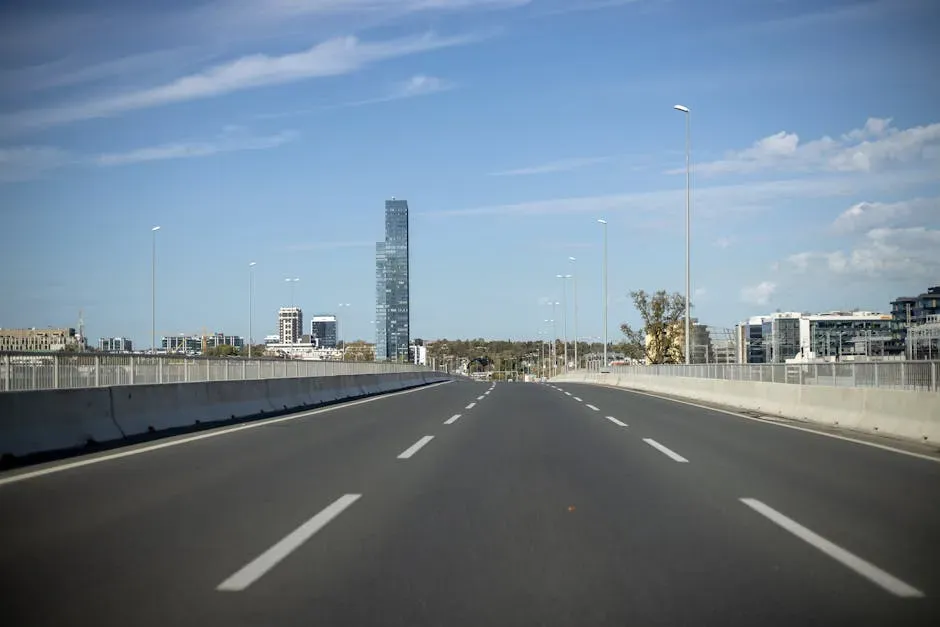 Road Design That Unintentionally Invites Speed (Image Credits: Pexels)