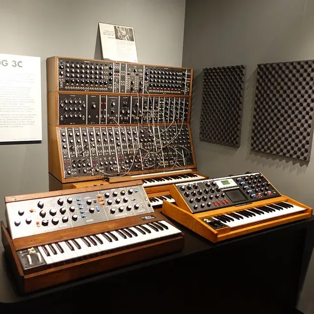 12. The Moog Synthesizer: The Machine That Made the Future Sound Like the Future (Image Credits: Wikimedia)