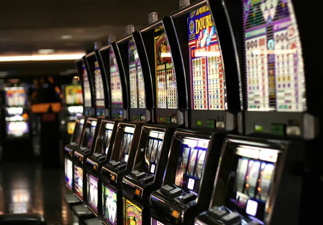 Locals vs. the Strip: Is There a Real Difference? (Own work by the original uploader, CC BY-SA 3.0)