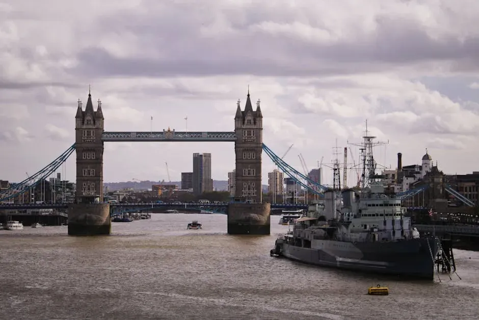 7. London Bridge Is Falling Down (Image Credits: Pexels)