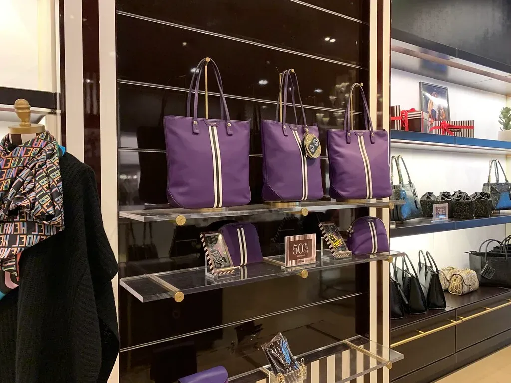 Henri Bendel - The Fifth Avenue Favorite That Closed Its Doors (Image Credits: Flickr)