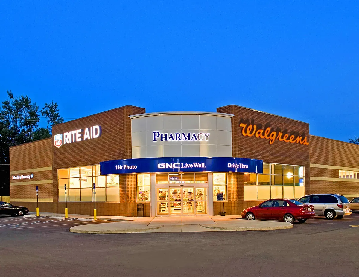 2. Walgreens: A Pharmacy Giant Running Out of Prescriptions (By Pharmacy Near Me, CC BY-SA 4.0)