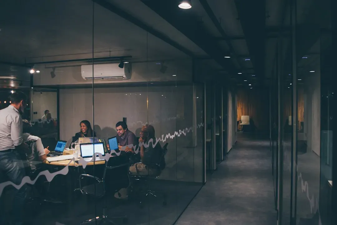 The Trust Collapse in the Workplace (Image Credits: Unsplash)
