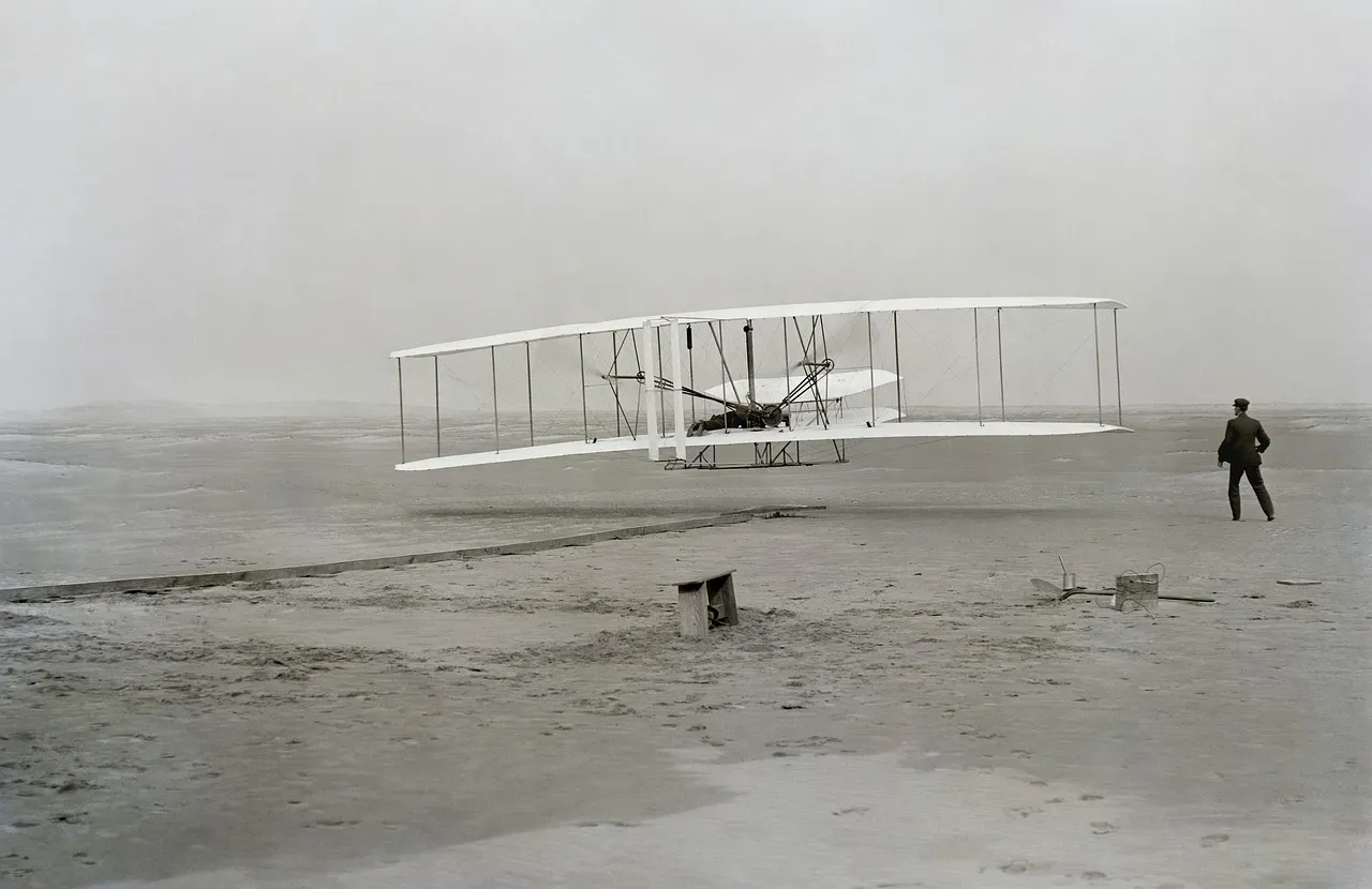 4. The Wright Brothers: Two Bicycle Mechanics Who Broke Gravity (Image Credits: Pixabay)