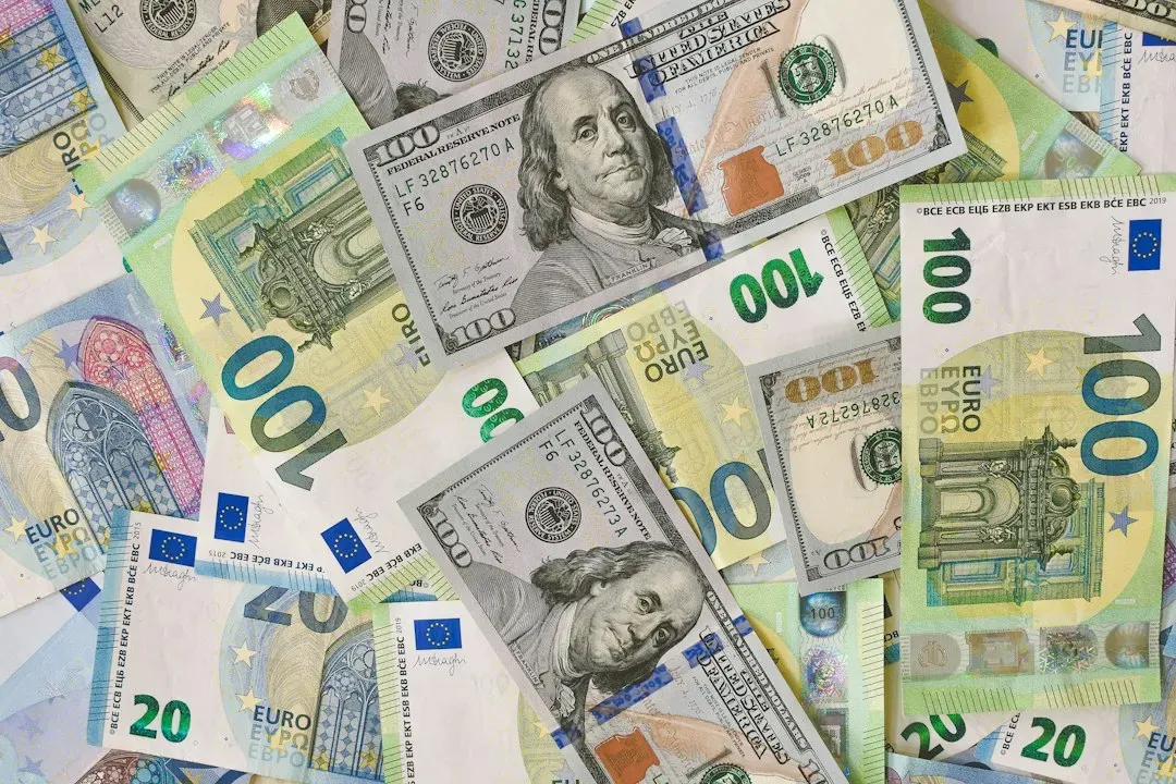 Domestic versus worldwide adjustments and currency headaches (Image Credits: Unsplash)