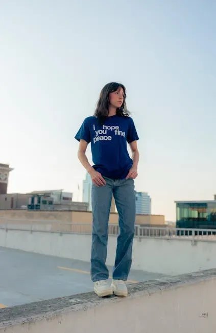 5. The Art of Dressing Down Near the Strip on Purpose (Image Credits: Pexels)