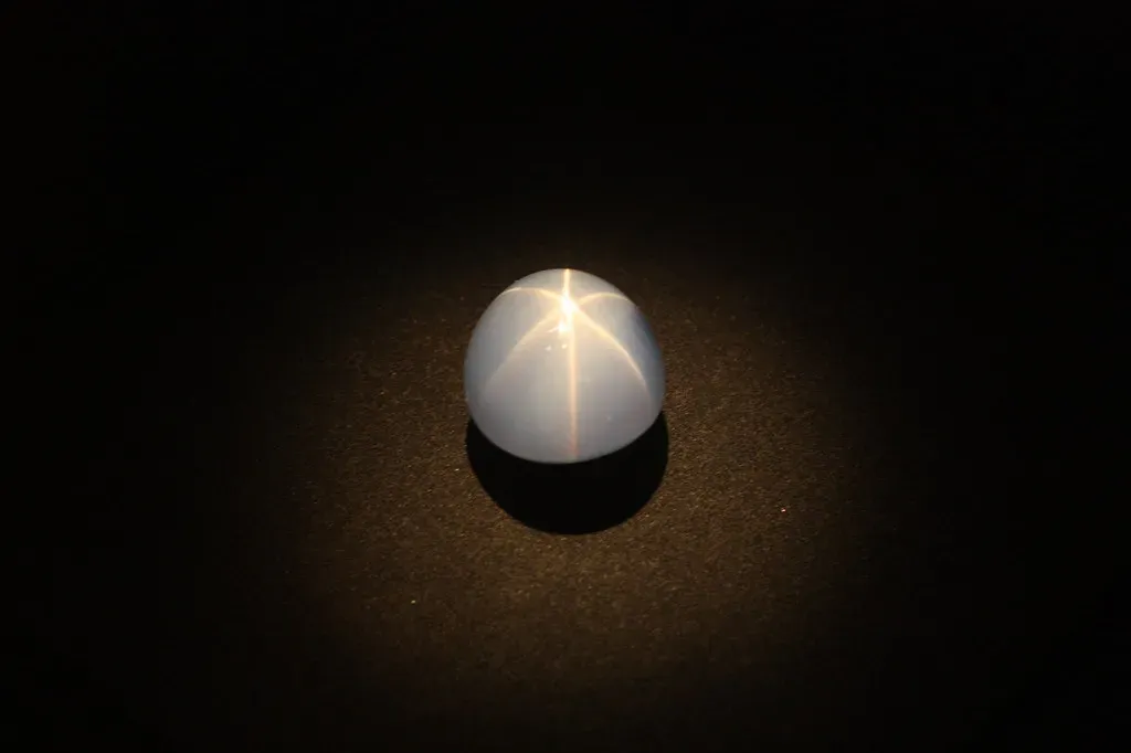 9. The Star of India Sapphire – American Museum of Natural History, New York (1964) (Katie Munoz, Flickr, CC BY-SA 2.0)