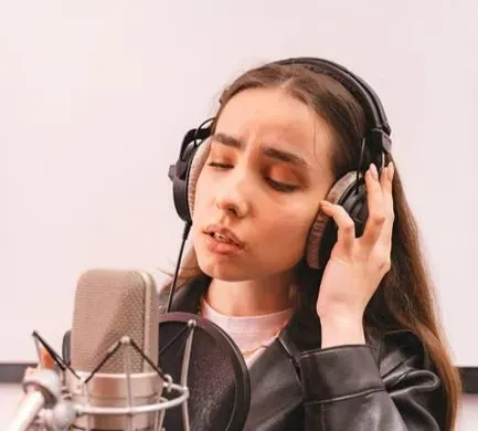 Gentle Humming to Wake Up the Voice (Image Credits: Pexels)