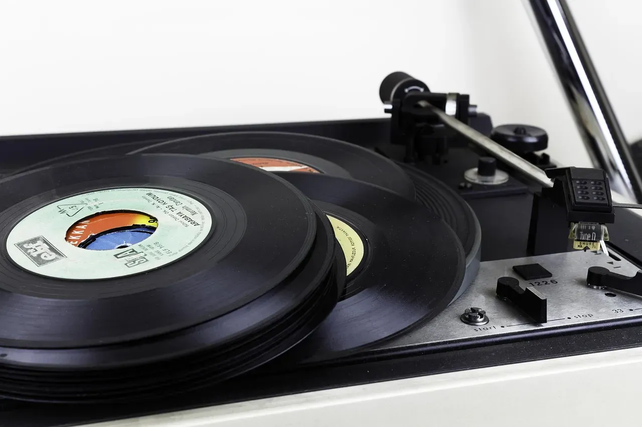 Punk and Indie 7 Inch Singles (Image Credits: Pixabay)