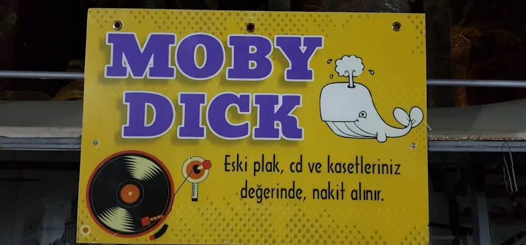 Moby-Dick introduces a narrator through a nickname (Image Credits: Unsplash)