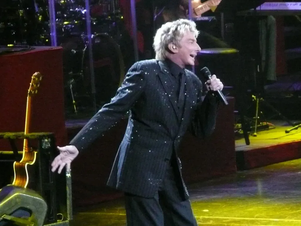 2. Barry Manilow (angela n., Flickr, CC BY 2.0)