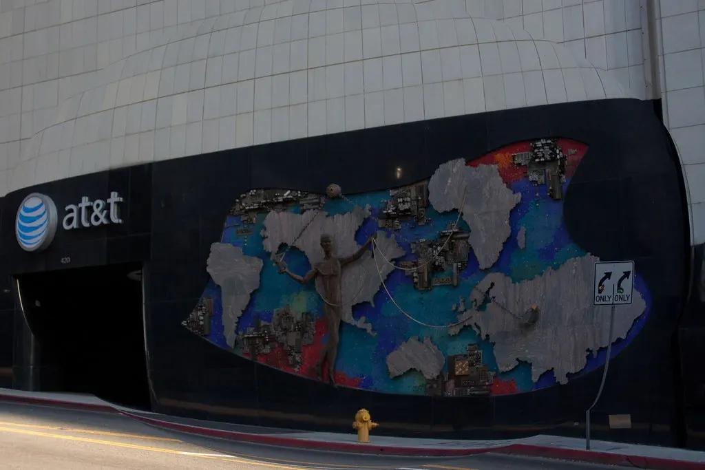 The AT&T Globe Represented Worldwide Service (Image Credits: Flickr)