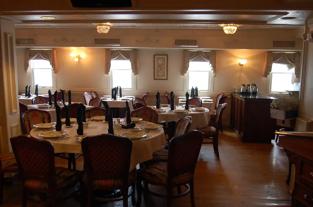 Late-Night Dining Is Its Own Scene (Joetography LLC, Flickr, CC BY-SA 2.0)