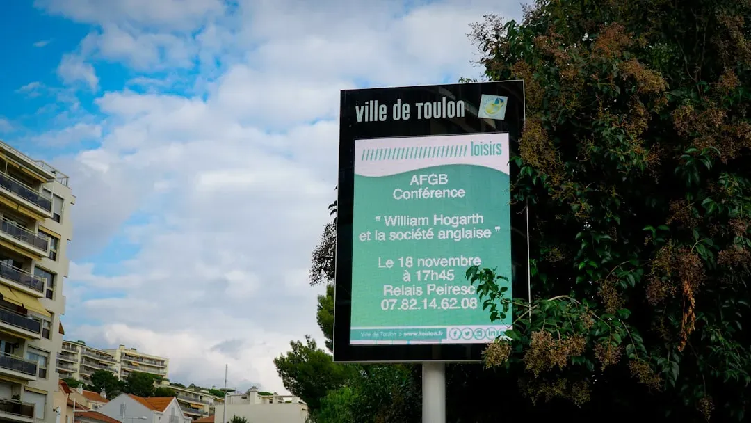 The Resident's Implicit Stereotype of the Tourist (Image Credits: Unsplash)