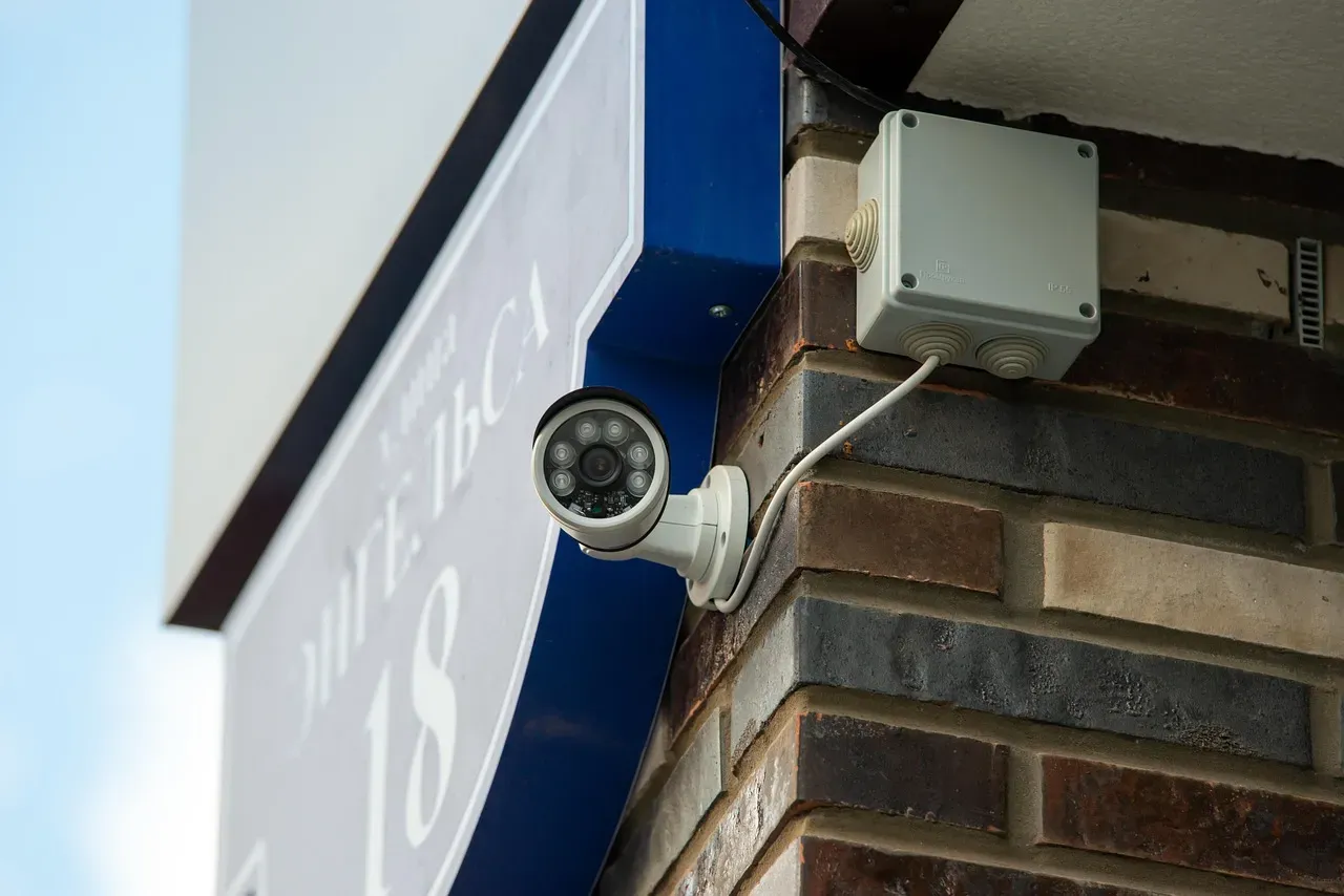 Tell #2: There Are No Visible Security Cameras - or the Ones You See Look Broken (Image Credits: Pixabay)