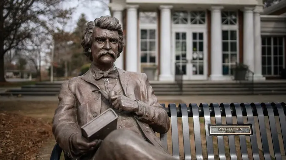 2. Mark Twain (Samuel Langhorne Clemens) (Image Credits: Pexels)